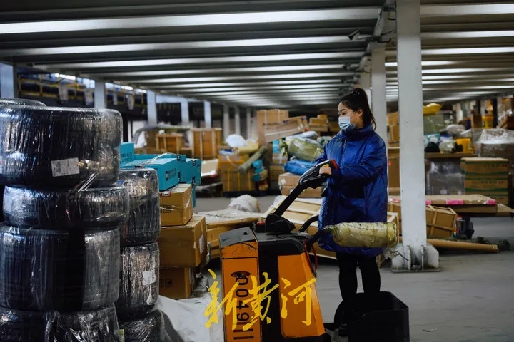 《新黄河》：直击双十一分拣现场，济南一物流园区已发货2345万单